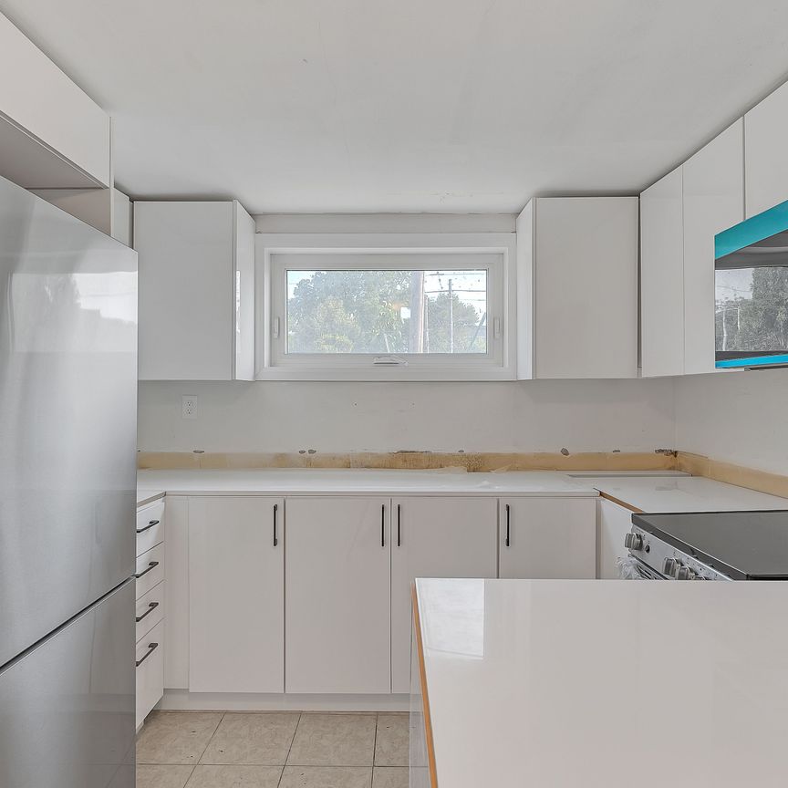 For Lease - 2724 Lake Shore Boulevard, Toronto, Ontario - Photo 1