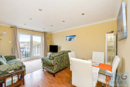 2 bedroom apartment to rent - Photo 2