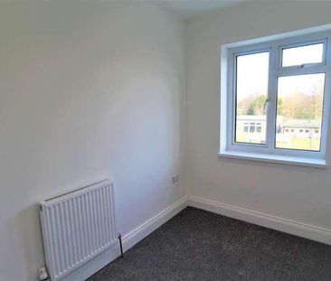 Pooley Green Road, Egham, TW20 - Photo 1