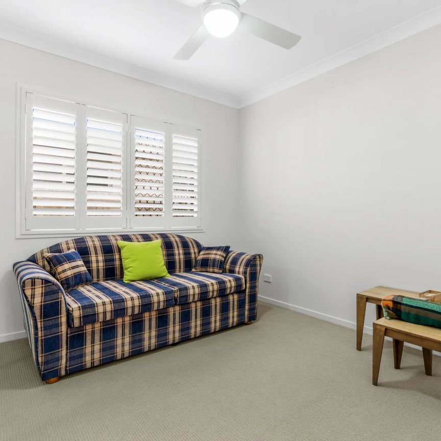 9 Roseberry Parade, Wynnum West. - Photo 1