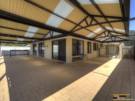 Immaculate 4 Bedroom, 2 Bathroom Family Home in a Quiet, Peaceful Street! - Photo 4