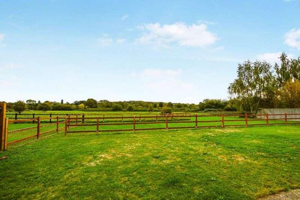 Summer Close, Byfleet, West Byfleet, Surrey, KT14 - Photo 1