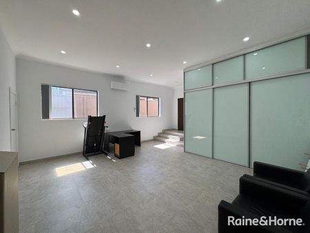 Spacious Family Home in Minto - Photo 2