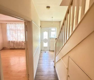 4 bedroom semi-detached house to rent - Photo 6