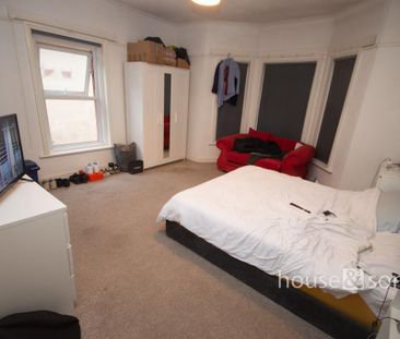 6 bedroom detached house to rent - Photo 2