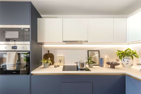 Exceptional One Double Bedroom Apartment with unrivalled facilities in the Exclusive Cortland Development, Colliers Yard. - Photo 3