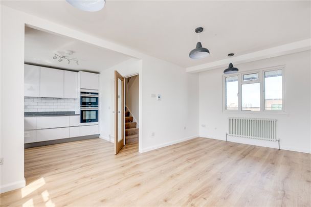 Pavilion Chambers, London, SW11, London - Photo 1