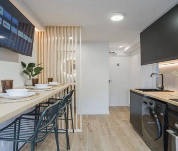 Room in a shared 6-bedroom apartment for rent in Puerta Bonita, Madrid - Photo 2