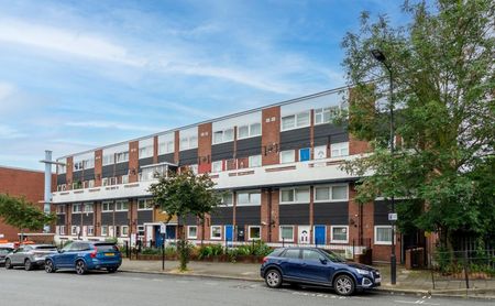 2 bedroom Flat To Let - Photo 3