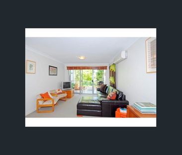 Stylish two bedroom apartment in convenient location - Photo 3