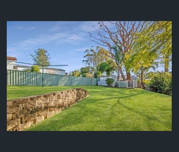 WELL KEPT HOME WITH GREAT SIZED YARD - Photo 4