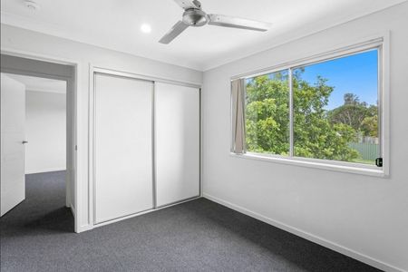 Spacious Townhouse - Photo 3