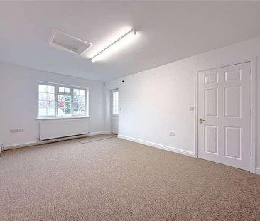 Lodge Park, Claverley, Wolverhampton, Shropshire, WV5 - Photo 3