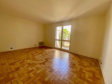 Location Appartement 4 pièces 83m² ORLEANS 45000 - Photo 2