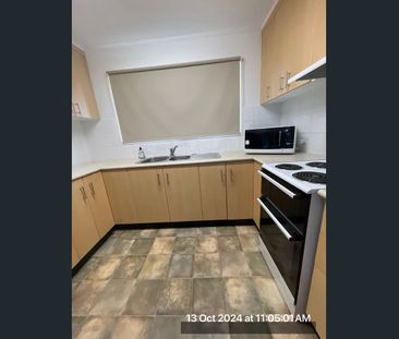 JUst Bring your clothes -3 Bedroom Fully Furnished House - Photo 5