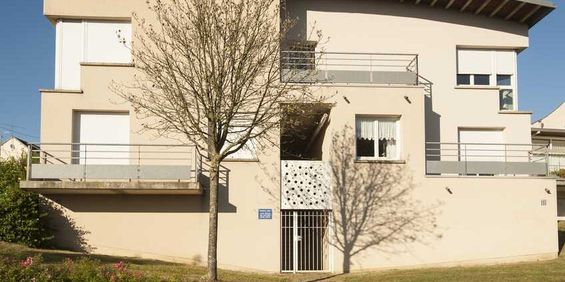 appartement à louer en rez de jardin avec balcon - Photo 3