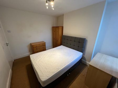 1 bedroom in a house share to rent - Photo 3