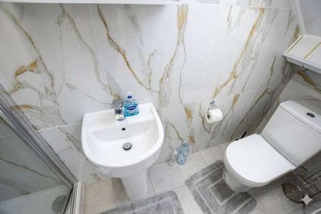 London Road, Romford, RM7 - Photo 2