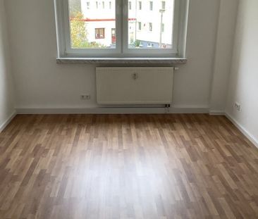 Tolle 3 Raumwohnung mit Balkon! Neu hergerichtet zum 01.09.2024! - Foto 2