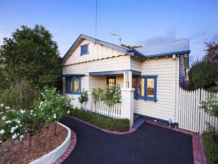 Character Filled Californian Bungalow! Walking Distance to Mitcham Shops! - Photo 5