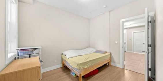 2 bed bd 1 bath ground suite - Photo 3