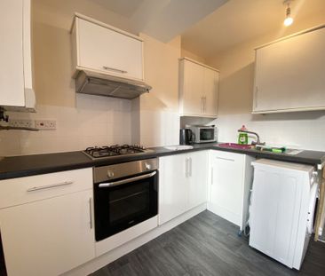 1 Bedroom Flat - Photo 2