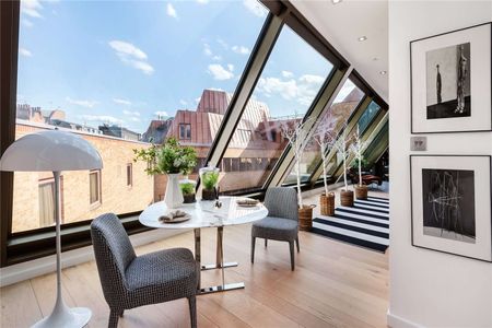 Simply breath taking 3 bedroom, 3 bathroom penthouse apartment, offering the highest quality design and furnishings and boasting a truly epic roof terrace. - Photo 3