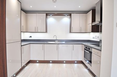 2 bedroom Flat in Kestrel Court, Maidenhead - Photo 5