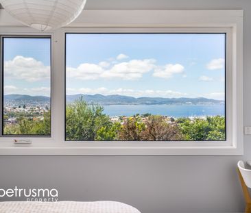 Private Townhouse with Views - Photo 1