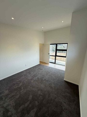 New build by the beach - Photo 4