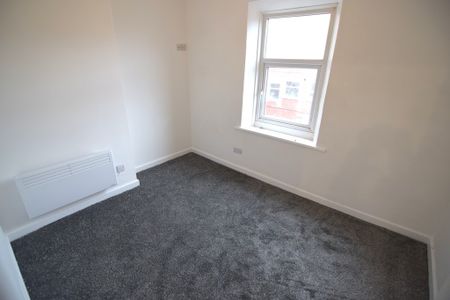 To Let 3 Bed Apartment - Photo 2