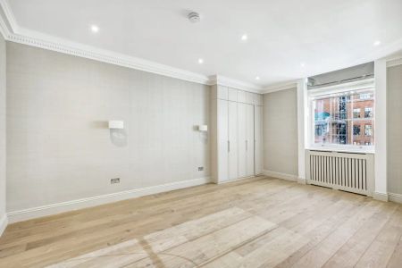 2 bedroom flat in London - Photo 5