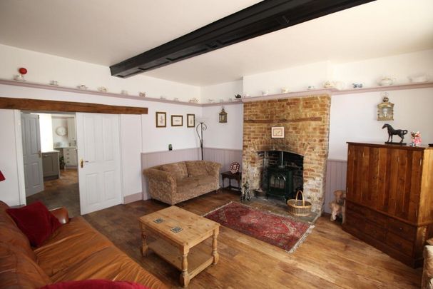 1 bedroom in a house share to rent - Photo 1