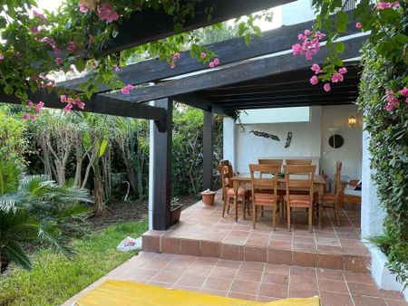 Luxury Apartment for rent in Puerto Banus, Andalusia - Photo 3