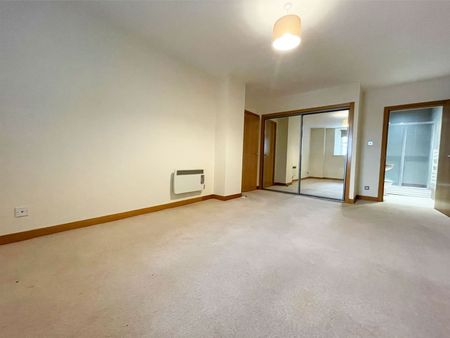 2 Bedroom - Photo 2