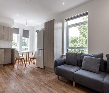 2 bedroom flat to rent - Photo 2