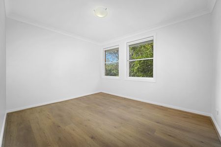 SPACIOUS TOWNHOUSE - WALK TO THE BEACH - Photo 3