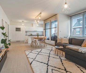 Instapklaar appartement met terras en staanplaats in hartje - Photo 2