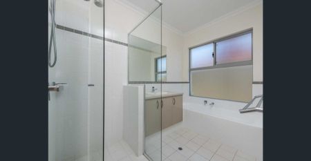Stunning Single Level Home - Village Precinct - Photo 3