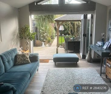 1 bedroom in a house share to rent - Photo 1