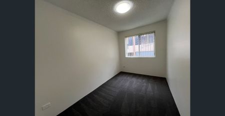 Ideally located, walk to shops and station - Photo 5