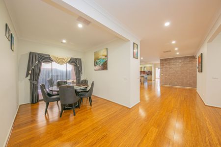 Spacious, Stylish 4-Bedroom Home for Rent - Available 27/11/2025 - Photo 4