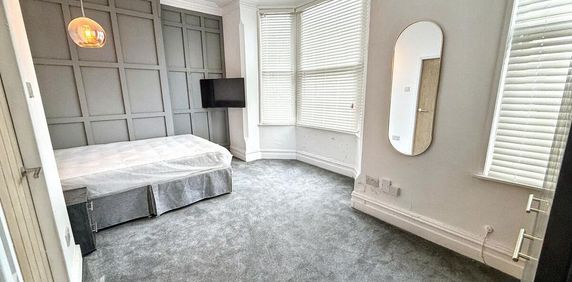 1 bedroom in a house share to rent - Photo 2