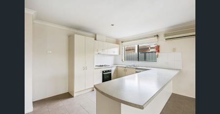 Spacious Family Residence - Photo 4