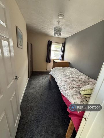 2 bedroom end of terrace house to rent - Photo 4