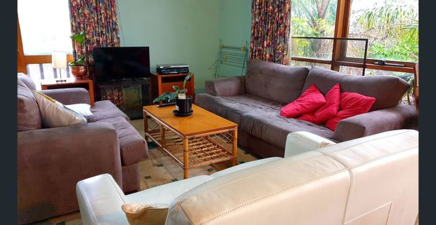 Complete Upstairs area for single female,Aberfoyle Park. $275/wk - Photo 1
