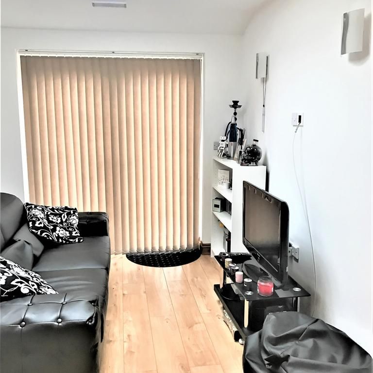 1 bedroom in a house share to rent - Photo 1