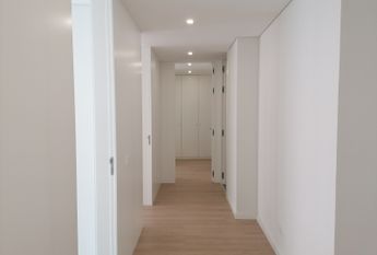 Fantástico Apartamento T2 para Arrendamento na Amadora