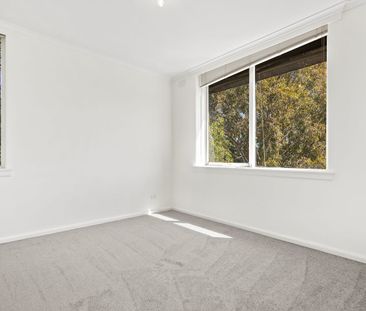 Park Views With An Abundance Of Natural Light - Photo 3