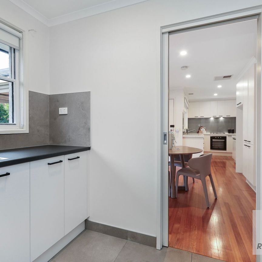 Location Perfect! - Photo 1